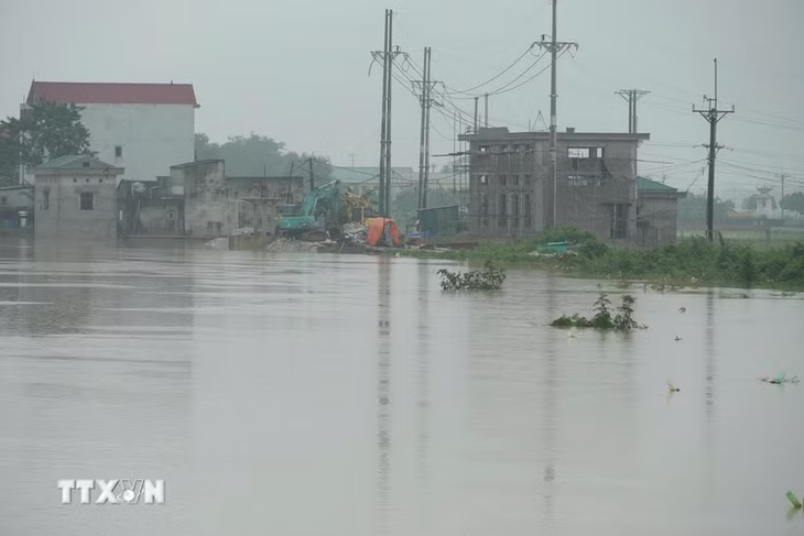 Hà Nội bác tin đồn vỡ đê tả Bùi, khẩn trương gia cố điểm chống tràn- Ảnh 1.