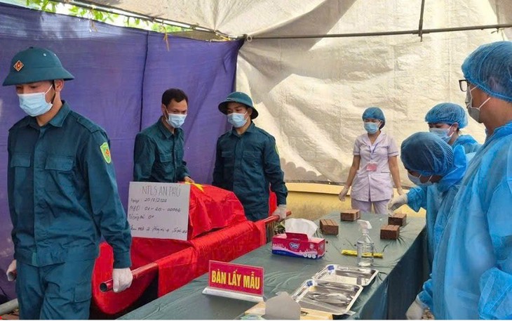 Kỳ 2: Tỉ mẩn dưới lòng mộ sâu và trách nhiệm người thầy thuốc trước lịch sử - Ảnh 1.