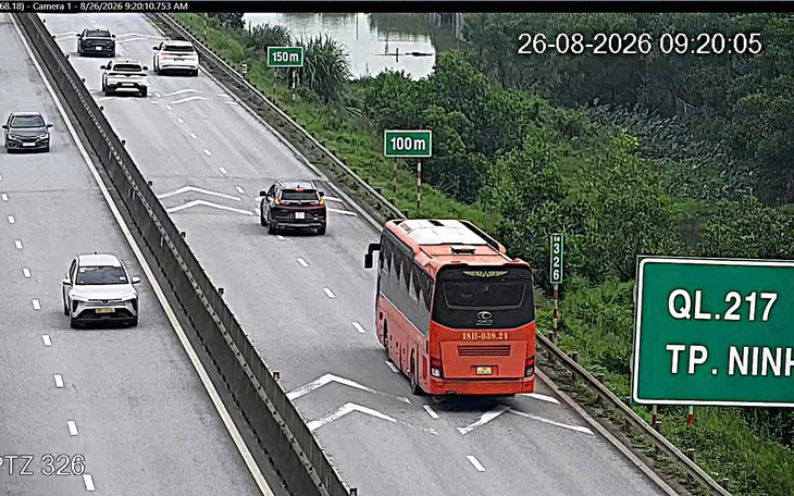 Nạn  xe 'rùa bò' bám làn trái cao tốc sẽ bị xử lý thế nào?- Ảnh 1.