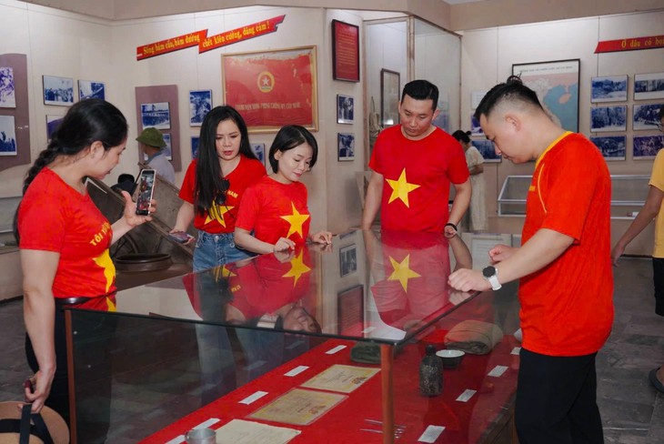 Dòng người về Ngã ba Đồng Lộc tri ân dịp lễ - Ảnh 7.