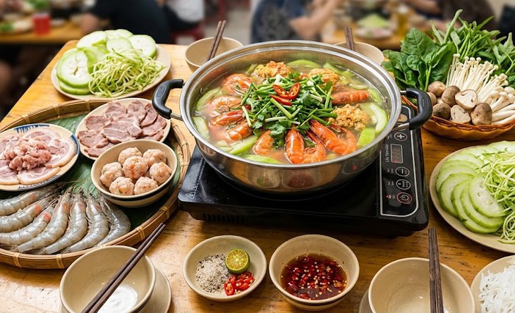 Ai nên và không nên ăn lẩu tôm bầu? - Ảnh 1.