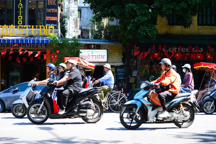Miền Bắc, miền Trung nắng nóng gay gắt hết ngày mai- Ảnh 1.