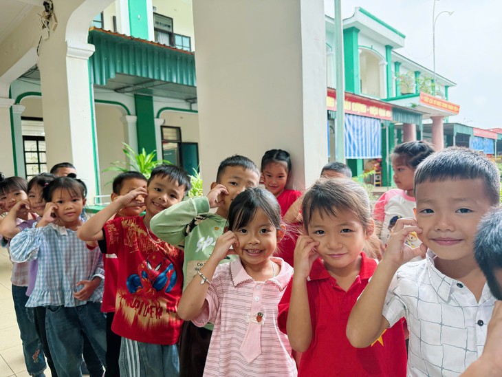 Bệnh viện Hoàn Mỹ Vinh đưa bác sĩ đến với người dân vùng biên
- Ảnh 3.