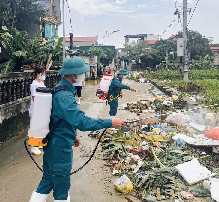Thanh Hóa đồng loạt tổng vệ sinh, tiêu độc khử trùng sau mưa lũ- Ảnh 2.