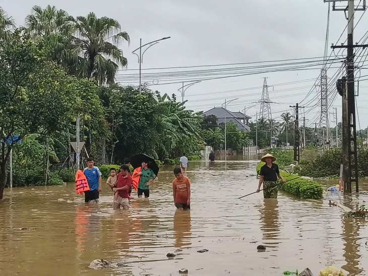 Thanh Hóa đồng loạt tổng vệ sinh, tiêu độc khử trùng sau mưa lũ- Ảnh 1.