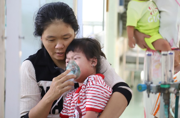 Không khí mờ đục, thời tiết thất thường: Bác sĩ cảnh báo những bệnh trẻ dễ mắc- Ảnh 2.