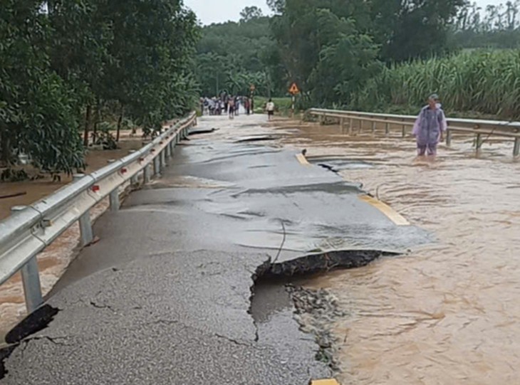 Mưa lũ gây ngập gần 20.000 nhà, Thủ tướng yêu cầu chủ động ứng phó- Ảnh 1.