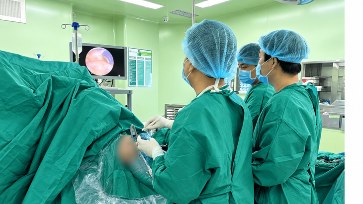 Phẫu thuật khớp giả xương đòn sau 7 năm - Ảnh 1.
