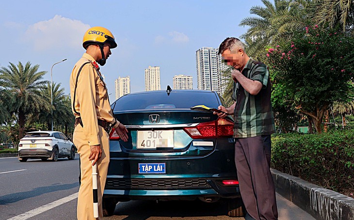 Hà Nội tăng cường kiểm tra xe tập lái, chấn chỉnh từ giáo viên đến học viên- Ảnh 2.