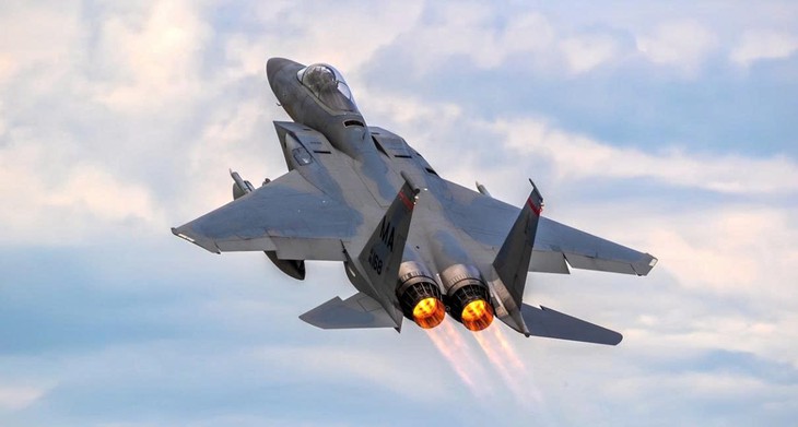 F-15EX Eagle II và F/A-18 Super Hornet khác nhau như thế nào - Ảnh 1.