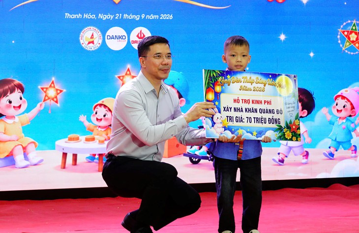 Ấm áp đêm hội ‘Lồng đèn thắp sáng ước mơ’ tại Bệnh viện Nhi Thanh Hóa - Ảnh 5.