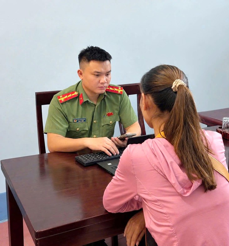 Đăng bài thơ “Thịt chó” do AI tạo, người phụ nữ bị công an mời làm việc - Ảnh 1.