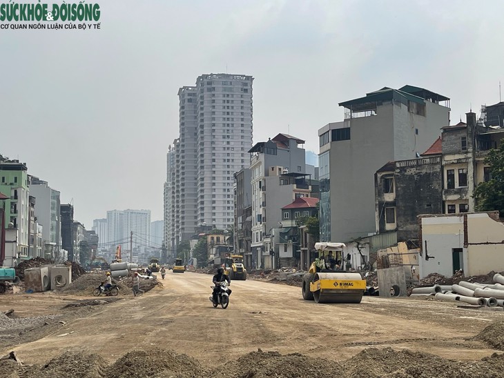 Những căn nhà 'méo mó' bên tuyến Vành đai 2,5- Ảnh 2.