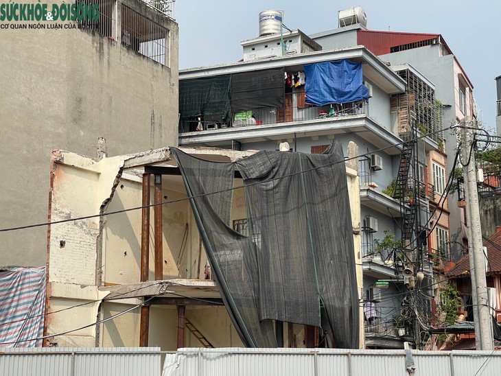 Những căn nhà 'méo mó' bên tuyến Vành đai 2,5- Ảnh 9.