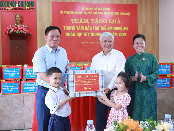 Phó Chủ tịch Thường trực Quốc hội Đỗ Văn Chiến thăm mái ấm trẻ em Nghệ An- Ảnh 1.