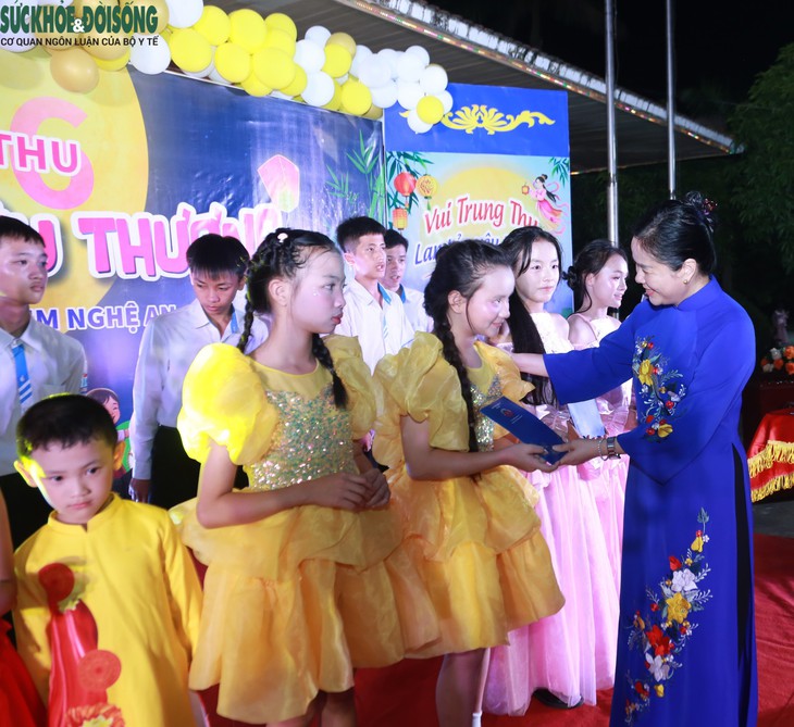 Vầng trăng yêu thương dành tặng trẻ em có hoàn cảnh đặc biệt - Ảnh 3.
