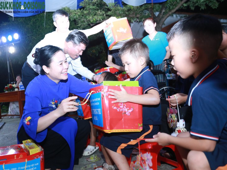 Vầng trăng yêu thương dành tặng trẻ em có hoàn cảnh đặc biệt - Ảnh 8.