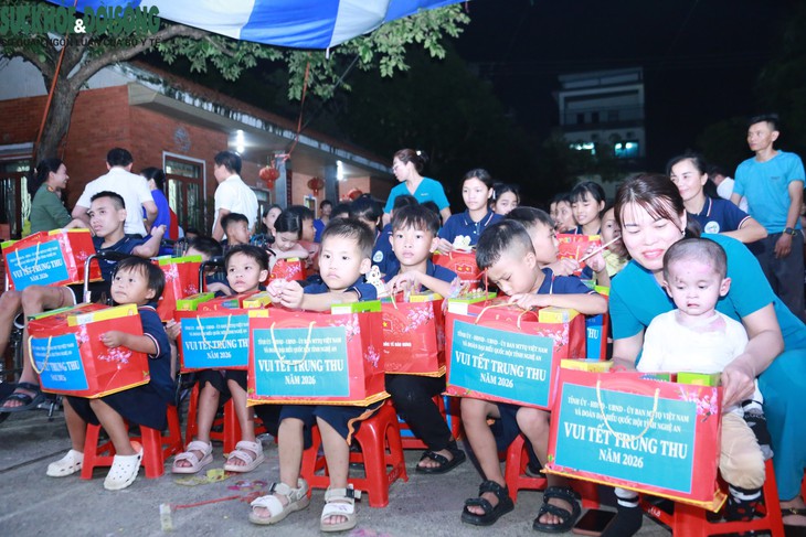 Vầng trăng yêu thương dành tặng trẻ em có hoàn cảnh đặc biệt - Ảnh 10.