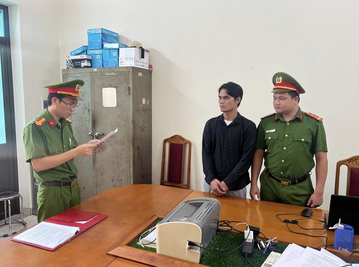Khởi tố nhân viên giao hàng chiếm đoạt tiền COD- Ảnh 1.