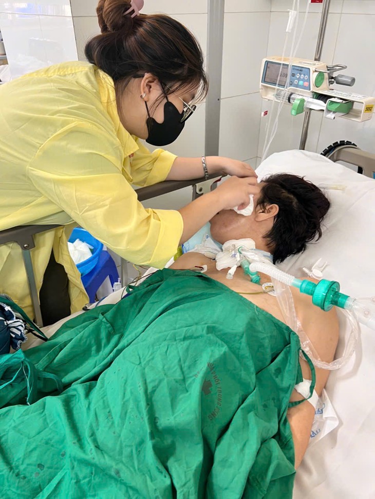 Mẹ nguy kịch nằm một chỗ, 2 con tuổi ăn học đứng trước nguy cơ mất chỗ dựa duy nhất- Ảnh 3.
