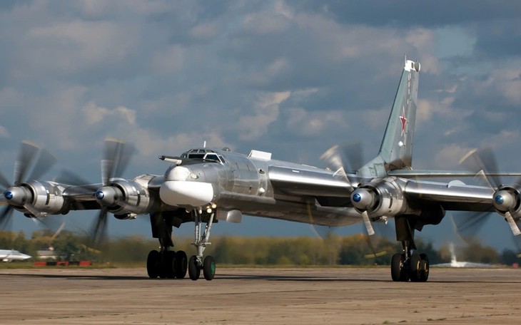 Nguyên nhân oanh tạc cơ Tu-95 Nga rơi khi vừa cất cánh- Ảnh 2.
