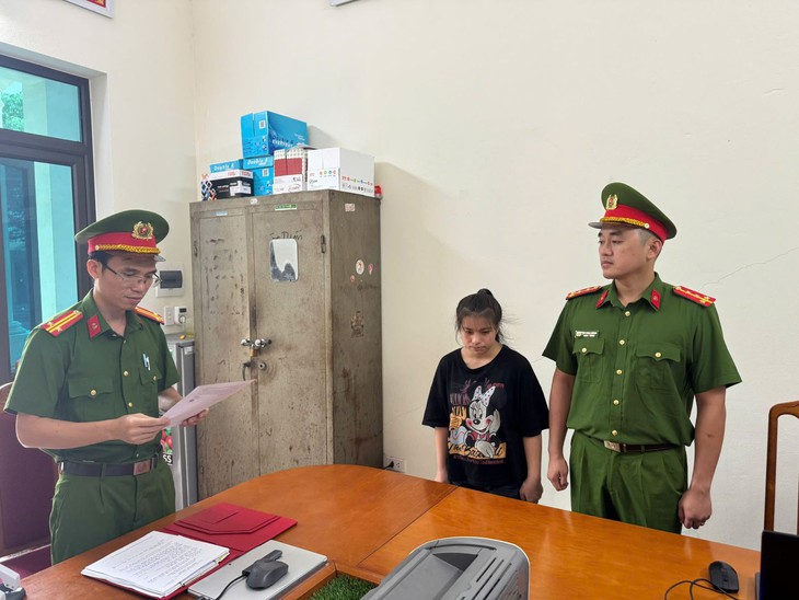 Khởi tố vụ án cô gái đi xe đạp điện va chạm khiến cụ bà tử vong - Ảnh 1.