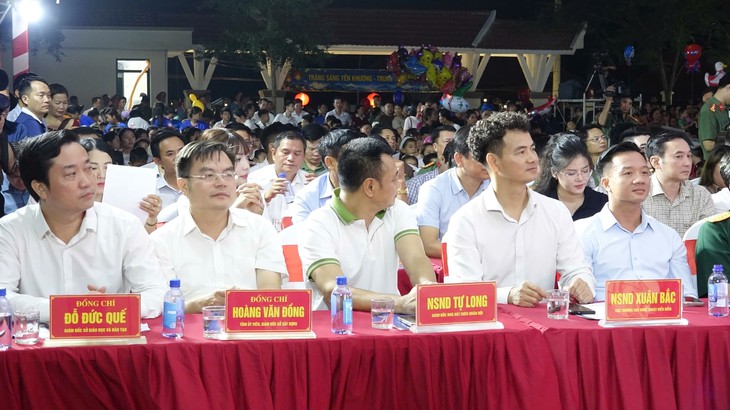 Đêm hội trăng rằm, thắp sáng ước mơ cho thiếu nhi vùng biên Yên Khương - Ảnh 3.