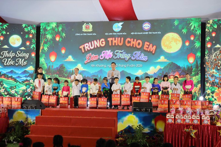 Đêm hội trăng rằm, thắp sáng ước mơ cho thiếu nhi vùng biên Yên Khương - Ảnh 5.