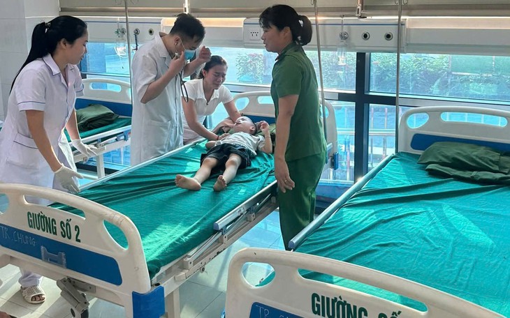 Kịp thời sơ cứu, đưa nạn nhân nhỏ tuổi bị tai nạn giao thông đi cấp cứu- Ảnh 3.