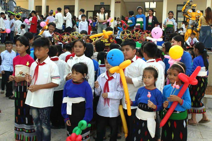 Đêm hội trăng rằm, thắp sáng ước mơ cho thiếu nhi vùng biên Yên Khương - Ảnh 1.