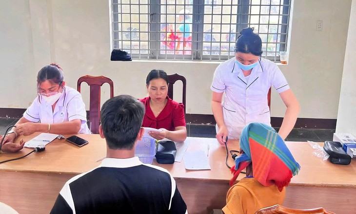 Hàng trăm người dân khó khăn ở Nam Ka được khám bệnh, cấp thuốc miễn phí- Ảnh 1.