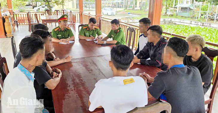 Câu view bằng clip bạo lực, 14 thanh thiếu niên phải làm việc với công an - Ảnh 1.