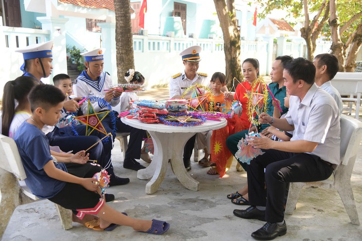 Chuẩn bị Trung thu ấm áp ở Trường Sa - Ảnh 2.