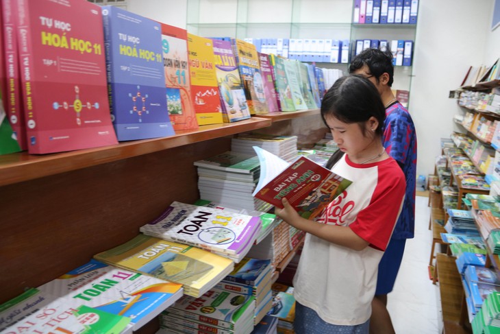 Thủ tướng Chính phủ chỉ đạo 'nóng' giải quyết dứt điểm thiếu sách giáo khoa - Ảnh 1.