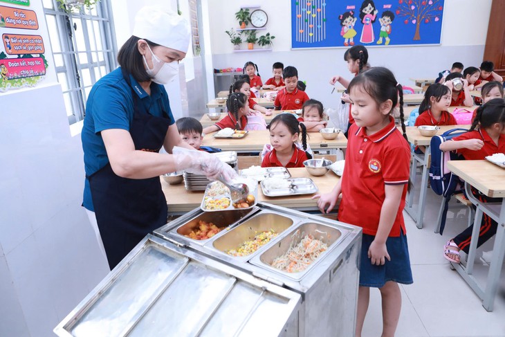 Cách để phụ huynh nhận diện bữa ăn bán trú của con đã hợp lý chưa - Ảnh 2.