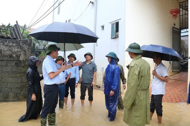 Miền Bắc nắng 34 độ, mưa dông ở Trung Bộ kéo dài hết ngày mai- Ảnh 1.
