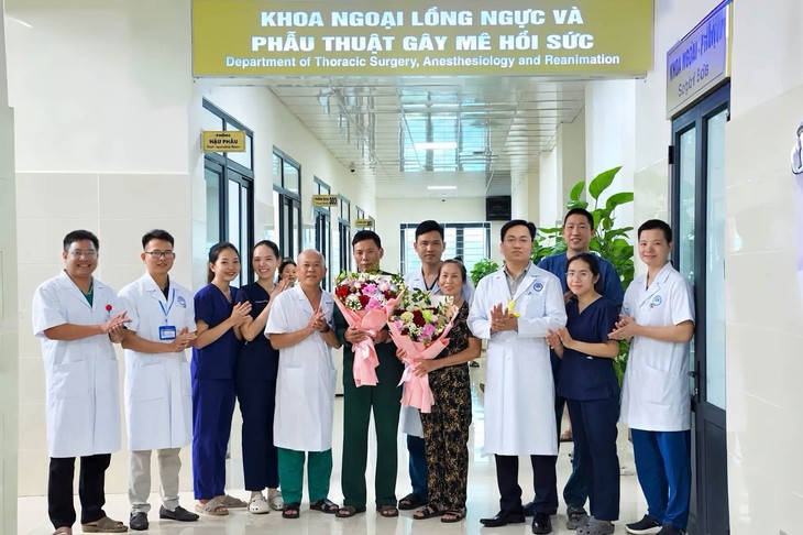 Hai người bệnh được phẫu lồng ngực đầu tiên tại Bệnh viện Phổi Nghệ An được xuất viện- Ảnh 2.