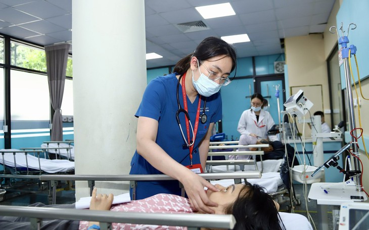 Giữ môi trường bệnh viện xanh, sạch, đẹp từ khoa phòng đến khuôn viên- Ảnh 1.