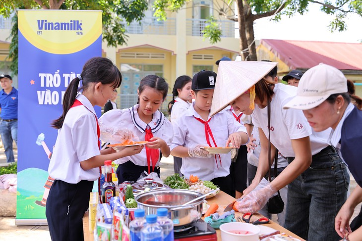 Vinamilk mang mùa Trung thu giàu trải nghiệm đến với trẻ em nhiều vùng miền - Ảnh 1.