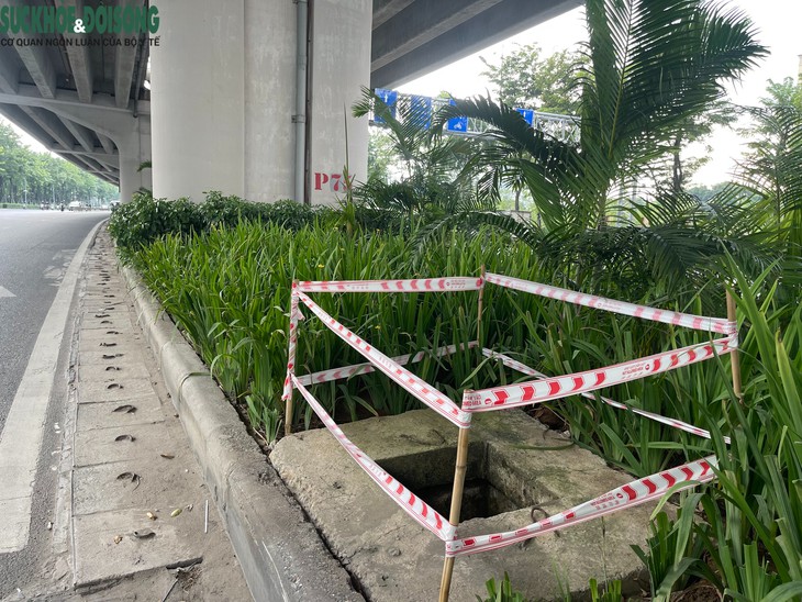 Hà Nội: Nhiều hố ga mất nắp trên đường Phạm Văn Đồng - Ảnh 3.