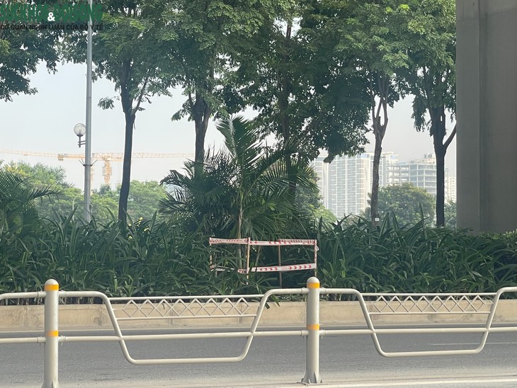 Hà Nội: Nhiều hố ga mất nắp trên đường Phạm Văn Đồng - Ảnh 6.