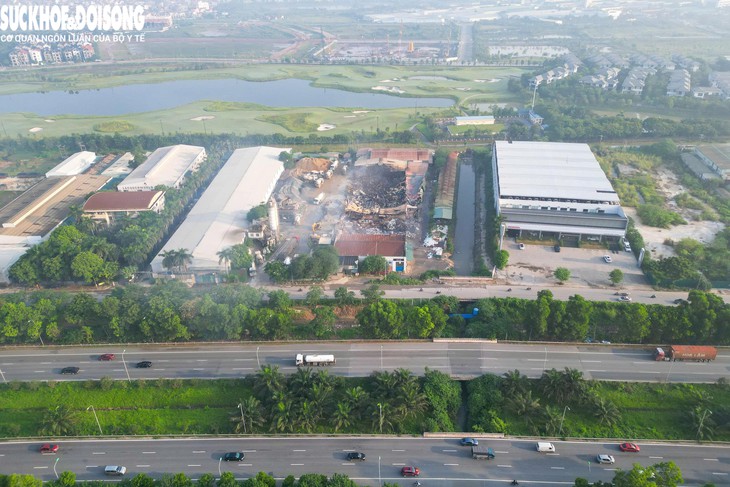 Hiện trường kho, xưởng 2.000m2 ở Hà Nội tan hoang sau vụ cháy- Ảnh 2.