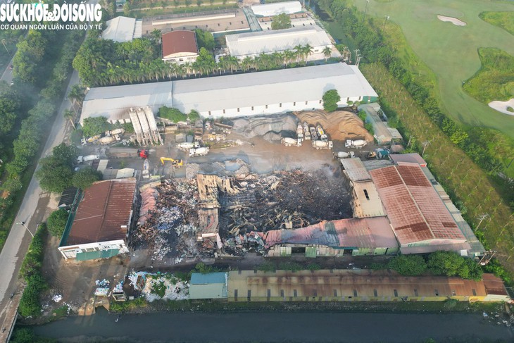 Hiện trường kho, xưởng 2.000m2 ở Hà Nội tan hoang sau vụ cháy- Ảnh 3.