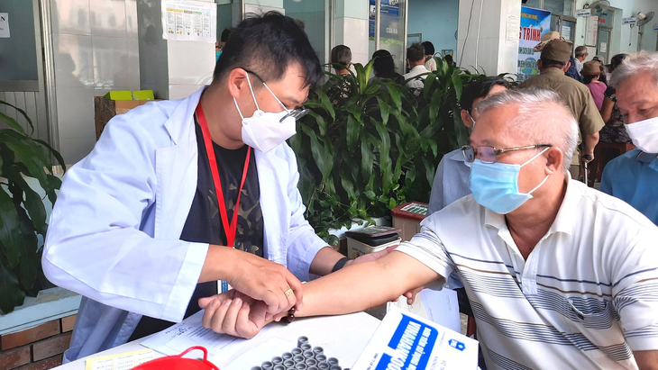 TPHCM: Tăng cường ngay 81 bác sĩ luân phiên về trạm y tế- Ảnh 1.