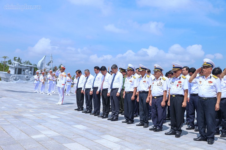 Thủ tướng Lê Minh Hưng dâng hương tại Bến K15 Đồ Sơn- Ảnh 3.