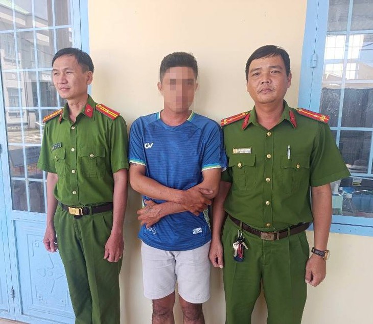 Bắt đối tượng chuyên cướp giật dây chuyền của phụ nữ- Ảnh 1.