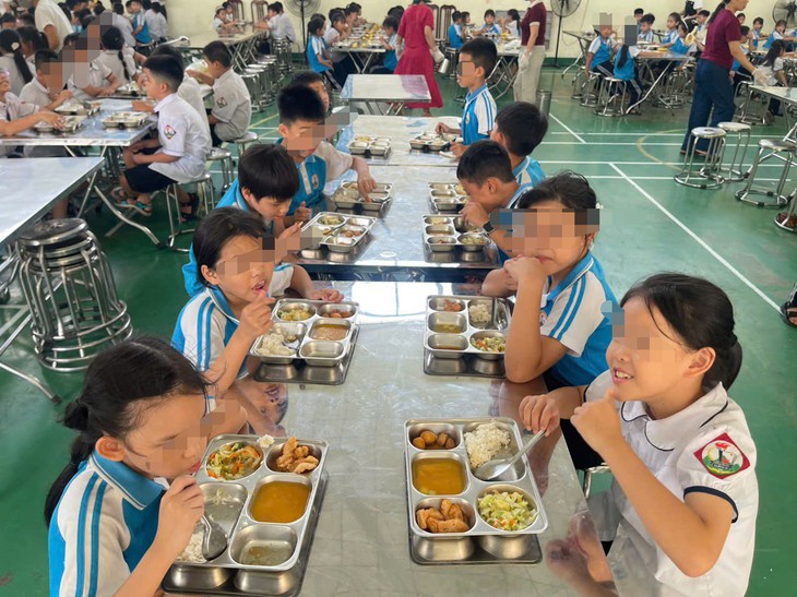 Vụ suất ăn học sinh 'toàn tóp mỡ': Nhà cung cấp lên tiếng- Ảnh 2.