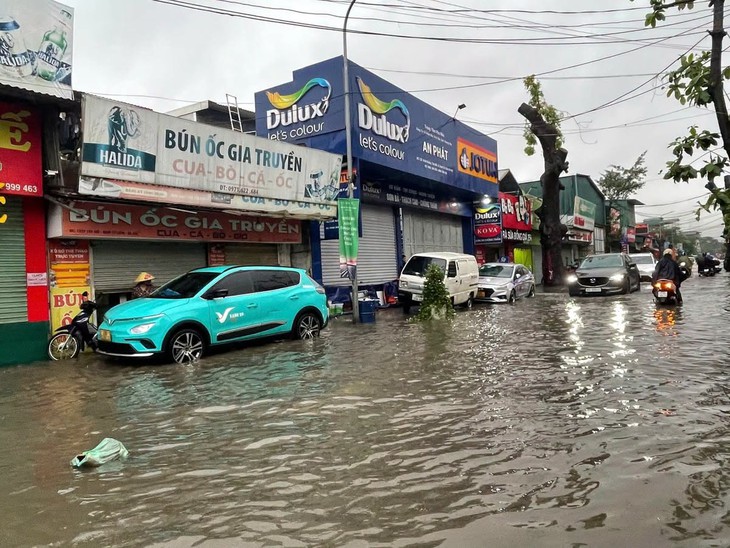 Cảnh báo mưa dông khu vực nội thành Hà Nội chiều 25/9- Ảnh 1.