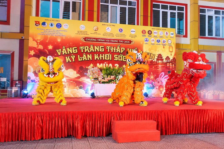 Ấm áp đêm hội trăng rằm Trung thu tại Bệnh viện Nhi Hải Phòng- Ảnh 1.