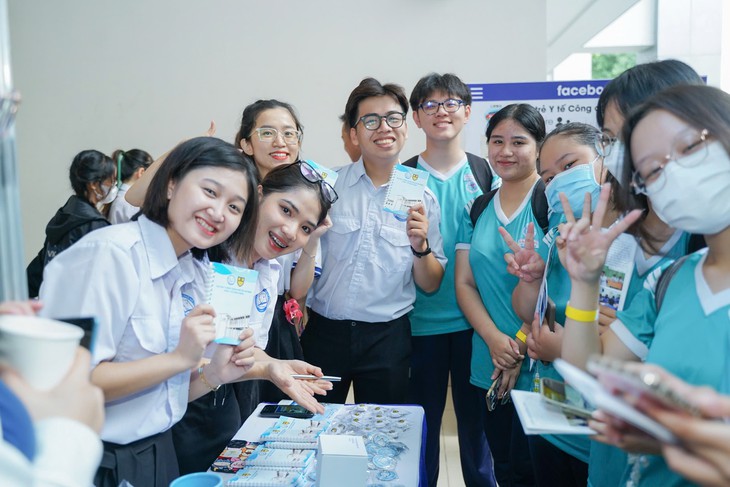 Đại học Y Dược TPHCM đưa vaccine vào đào tạo bác sĩ sau đại học - Ảnh 2.